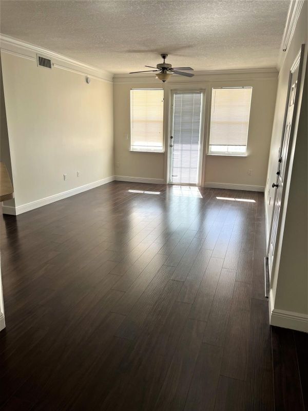 Building Photo - 9845 Baywinds Dr