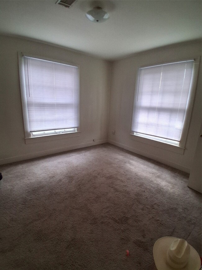 Building Photo - 204 Holderrieth Blvd