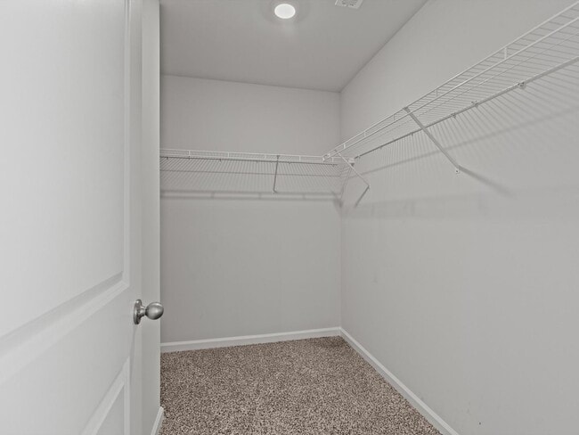 Building Photo - Fantastic Location – Spacious 3 Bedroom Townhome with Rear-Entry Garage!
