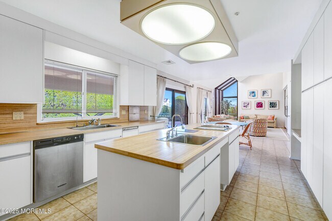 Building Photo - 19 Parker Ave