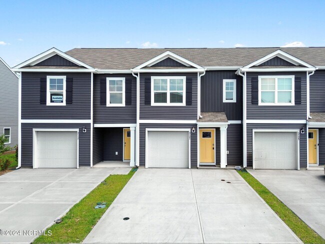 Building Photo - 3121 Lobelia Ln