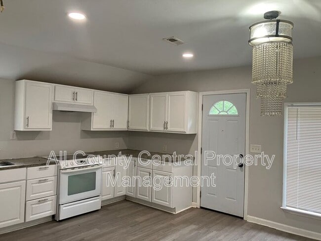 Building Photo - 3115 Parkwood Rd