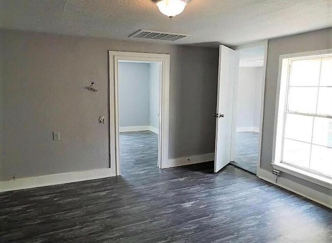 Building Photo - 412 N 8th St