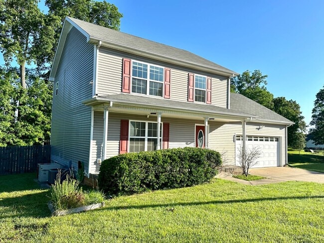 Building Photo - Spacious 3-Bedroom Home with Fenced Yard & Garage!