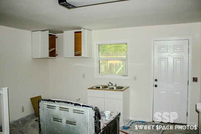 Building Photo - 503 N Orange St