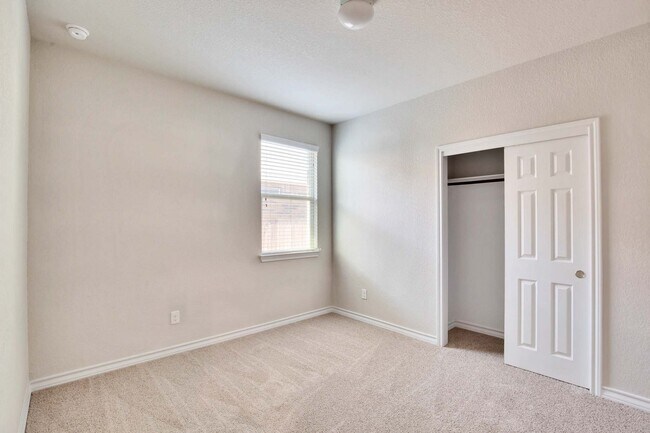 Building Photo - 8008 Massa Dr