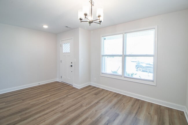 Building Photo - 433 Pomeroy Dr