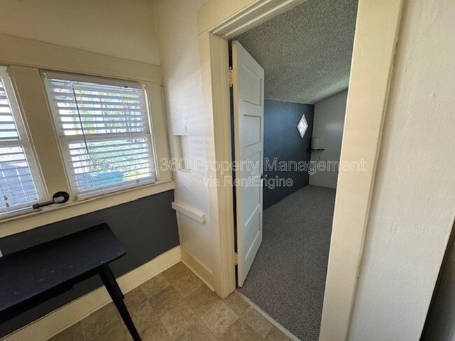 Building Photo - 3811 E 10th St