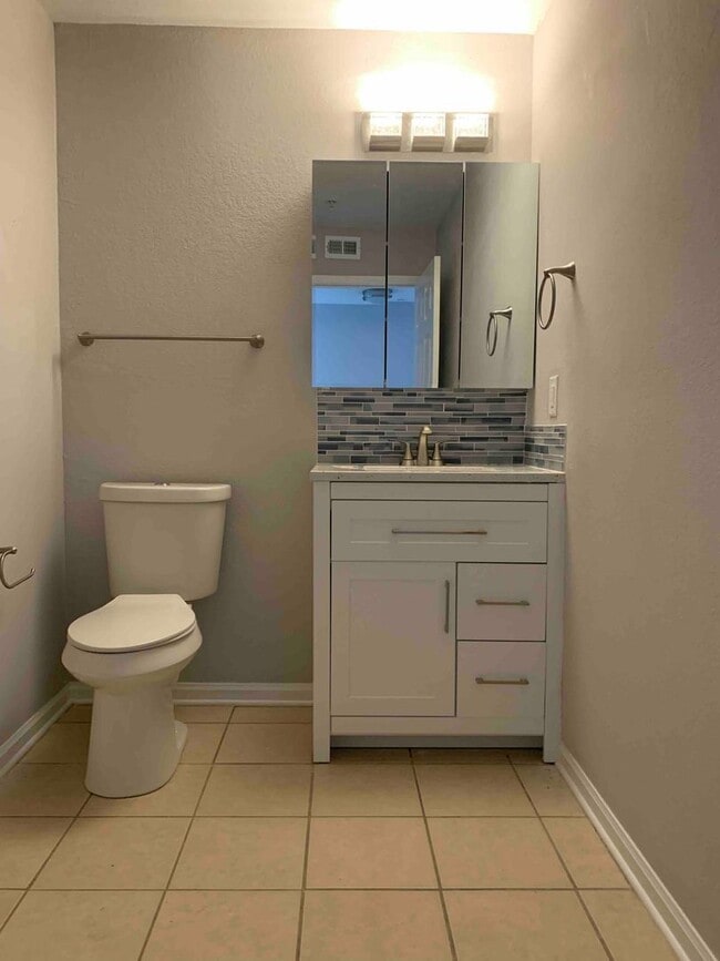 Building Photo - Newly Upgraded and Spacious 2B/2B Unfurnished Condo near Beach in Destin!