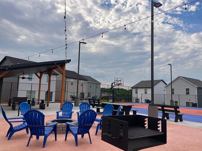 Building Photo - 196 Sierra Cir