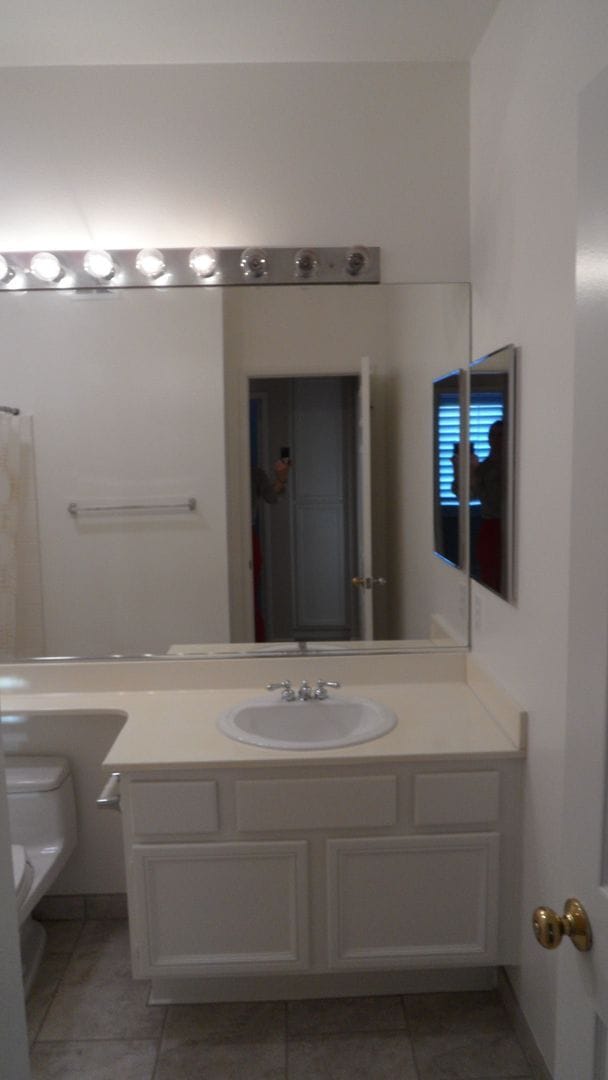 Building Photo - Clean & Spacious 2BR 2BA Two-Story, All Up...