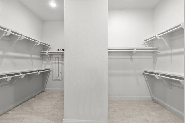 Building Photo - 299 Peakside Cir