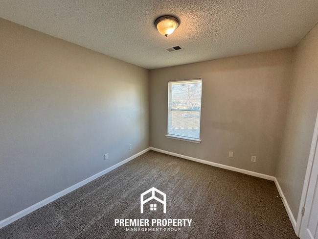 Building Photo - Cozy 3BR Memphis Home w/ Vaulted Ceilings, Fireplace & Fenced Backyard