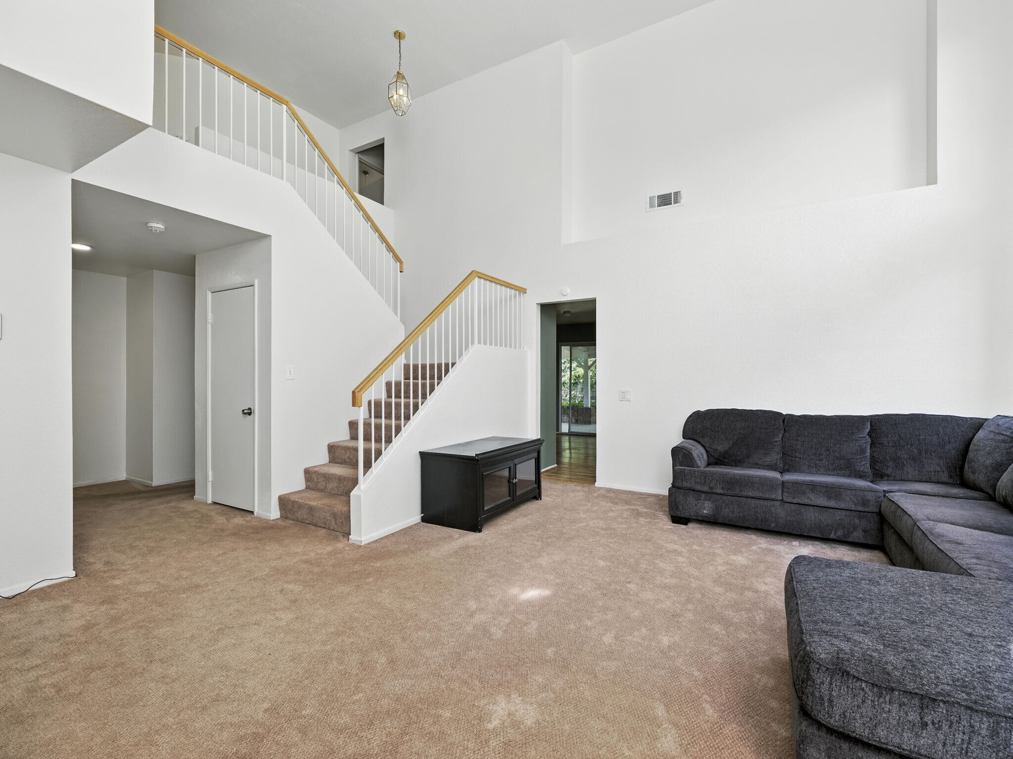 Building Photo - 44131 Sunmist Ct