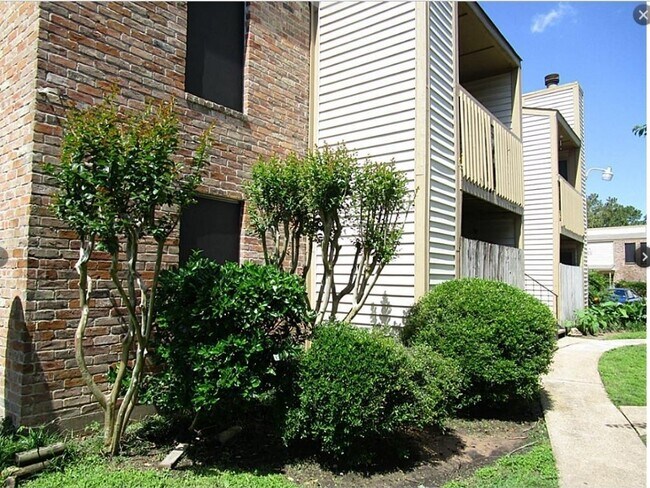 Building Photo - 2200 Cypress Landing Rd