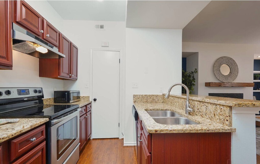 Building Photo - 3922 Penderview Dr