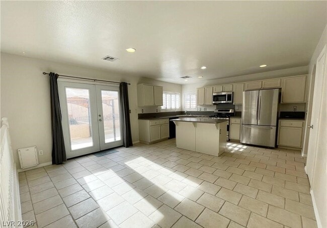 Building Photo - 913 Dancing Rain Ct