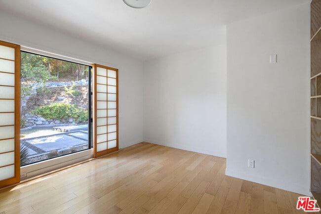 Building Photo - 2333 Hidalgo Ave