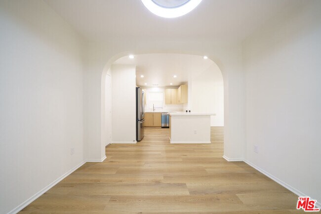 Building Photo - 121 Cancion Way