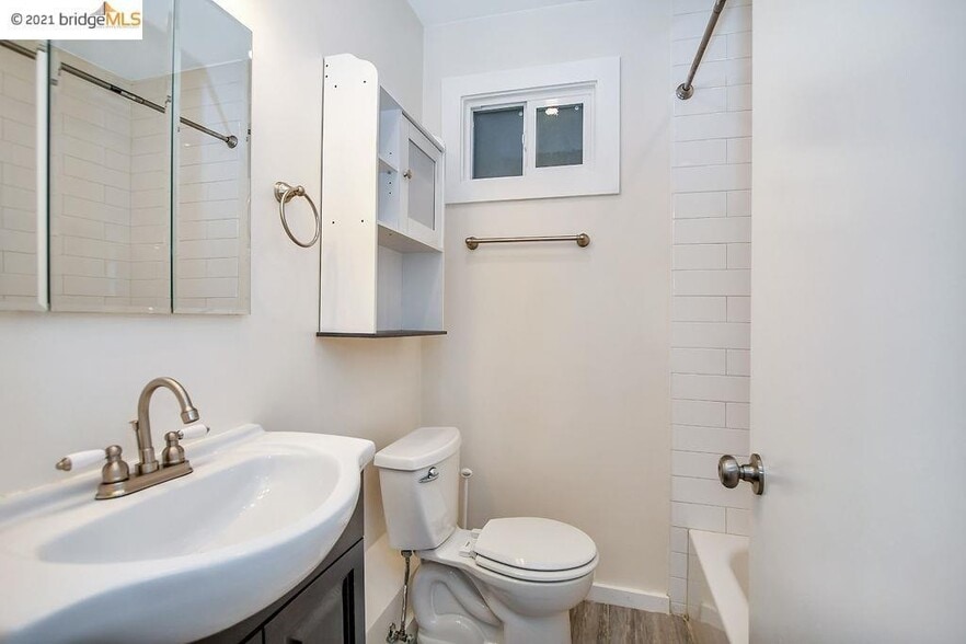 Bathroom - 888 Pine St