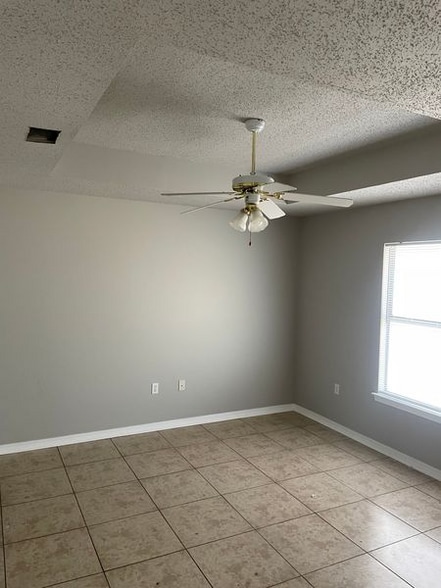 Building Photo - 313 3rd St