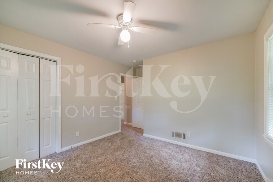 Building Photo - 1098 Holly Cir