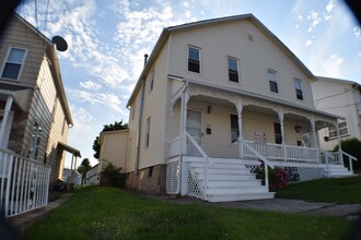 Building Photo - 123 Reynolds St