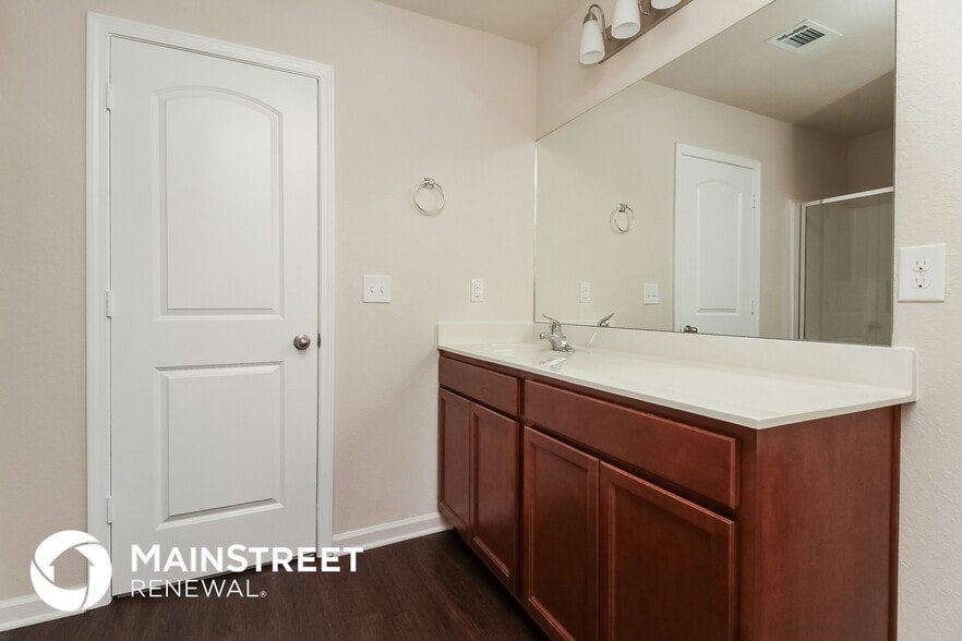 Building Photo - 2332 Bee Hive Dr