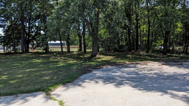 Building Photo - 4505 E Apple Ave