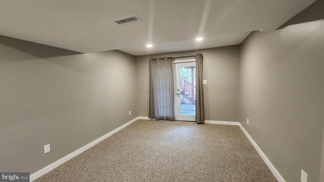 Building Photo - 17619 Longview Ln