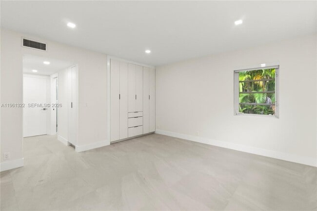 Building Photo - 1261 98th St