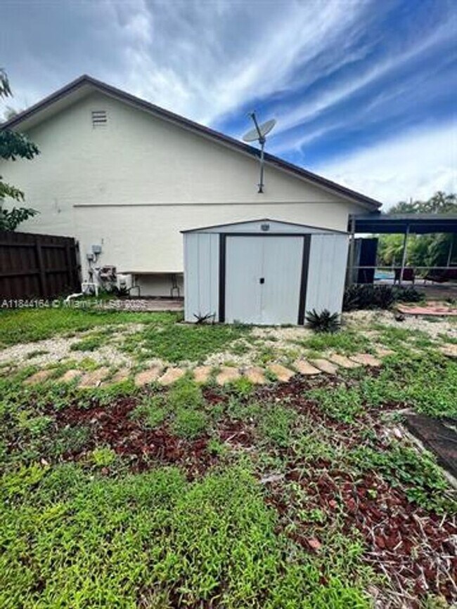 Building Photo - 10511 SW 145th Ct