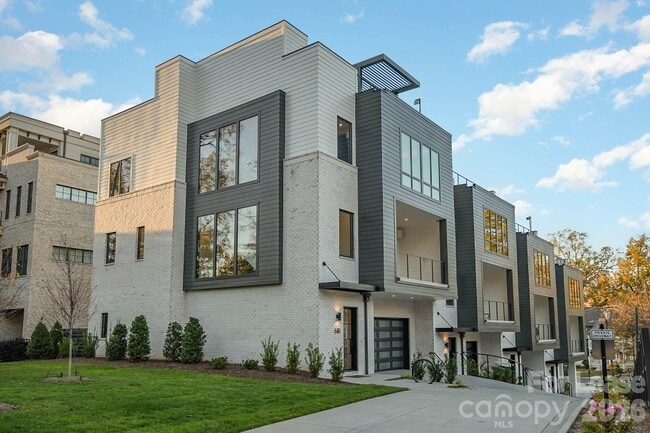 Building Photo - 616 Queens Rd