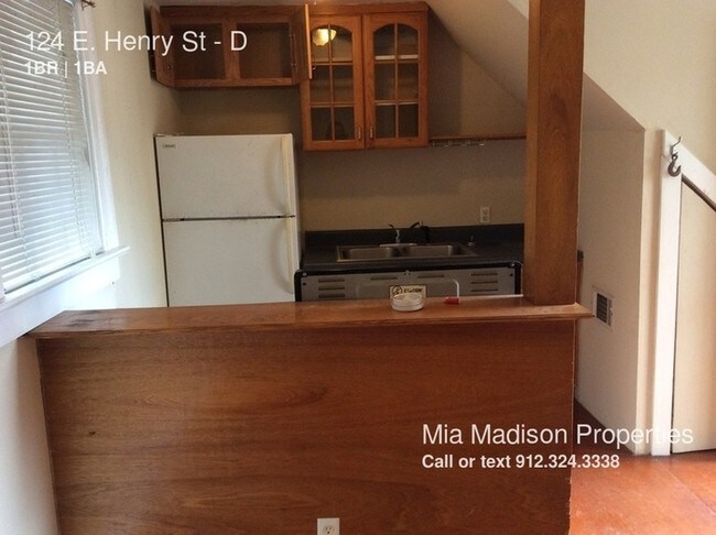 Building Photo - 124 E Henry St