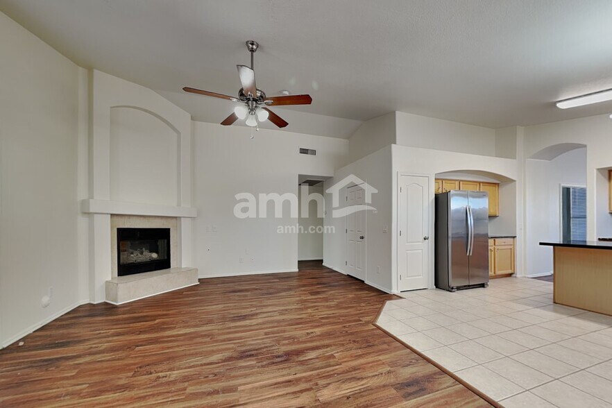 Building Photo - 10262 W Patrick Ln
