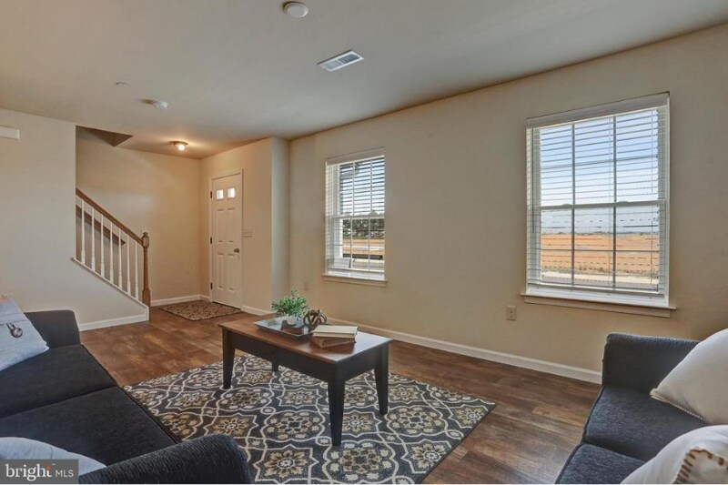 Building Photo - 744 Farmwood Ln