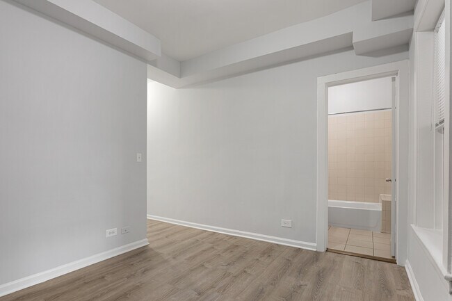 Building Photo - 7451 N Greenview Ave