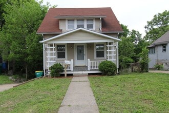 Building Photo - 2 Bedroom Home Near KU MED