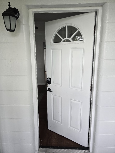 Building Photo - 3212 E Henry Ave