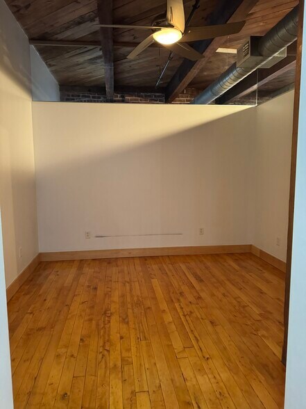 Building Photo - 105 S 9th St