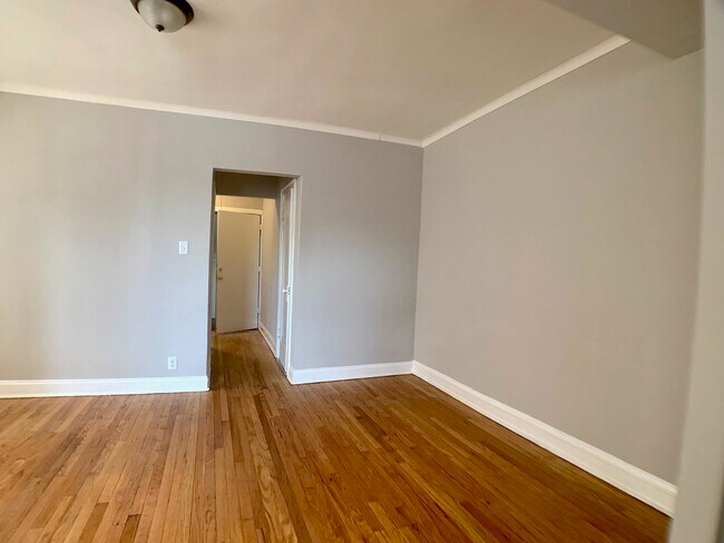 Building Photo - 1101 N Avers Ave