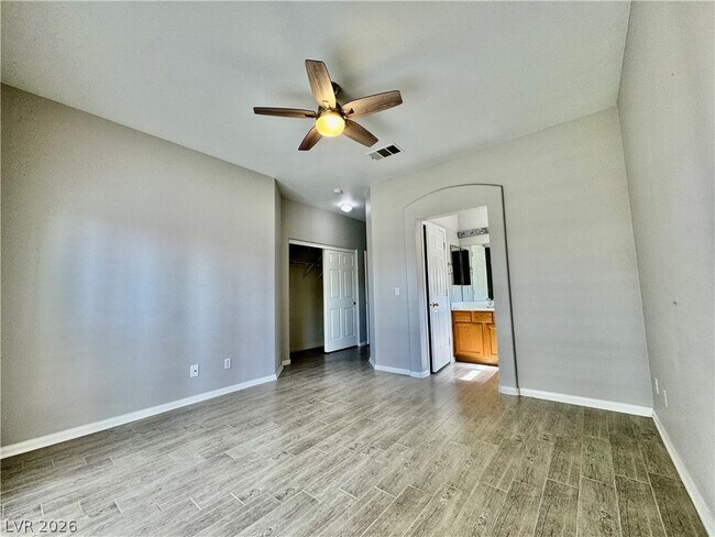 Building Photo - 8645 Emerald Grove Way