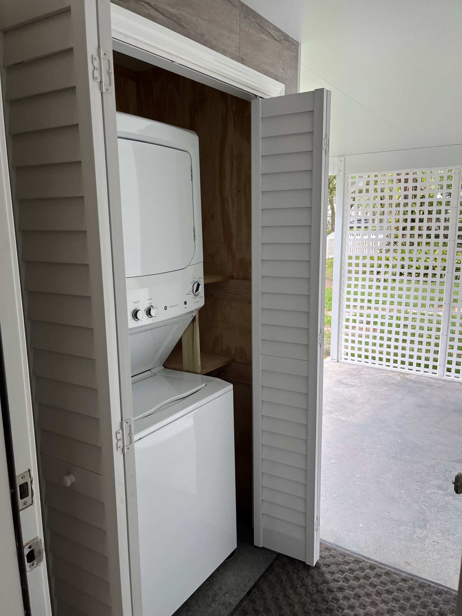 Building Photo - 2020 Lee Dr