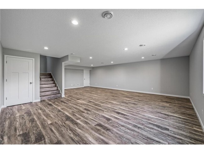 Building Photo - Rare 3 bed 4 bath no upgrade left out! 2 f...