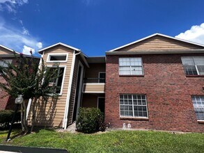 Building Photo - 3/2 Regency Gardens 1st Floor Condo with New Plank Fooring, Stainless Appliances, and Fresh Paint!
