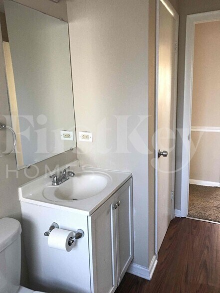 Building Photo - 752 W Hawley St