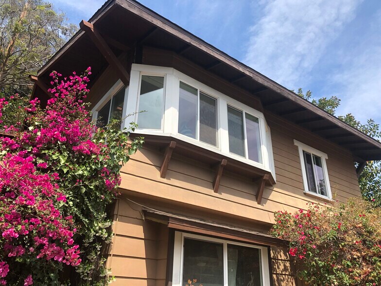 outside view of this lovely home - 1942 Orchard Ave