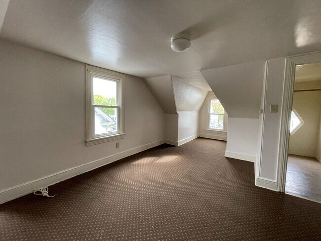 Building Photo - 97 York St