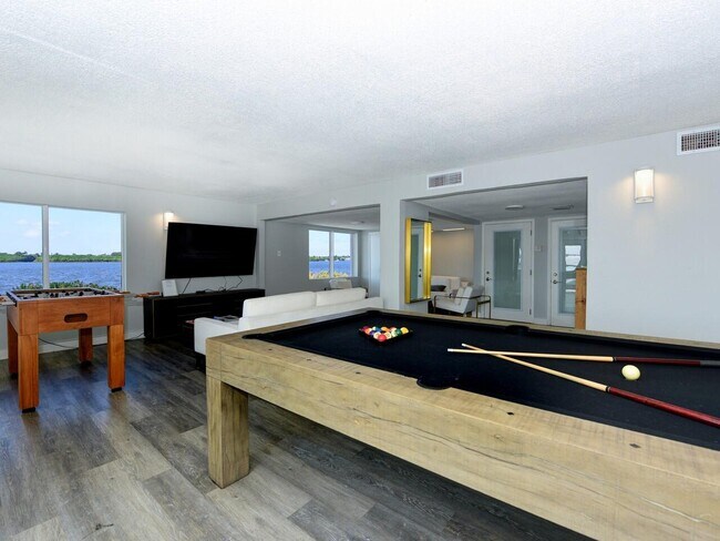 Building Photo - 2560 S Ocean Blvd