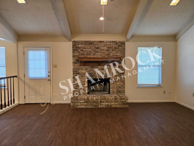Building Photo - 3 Bedroom in Midway ISD!